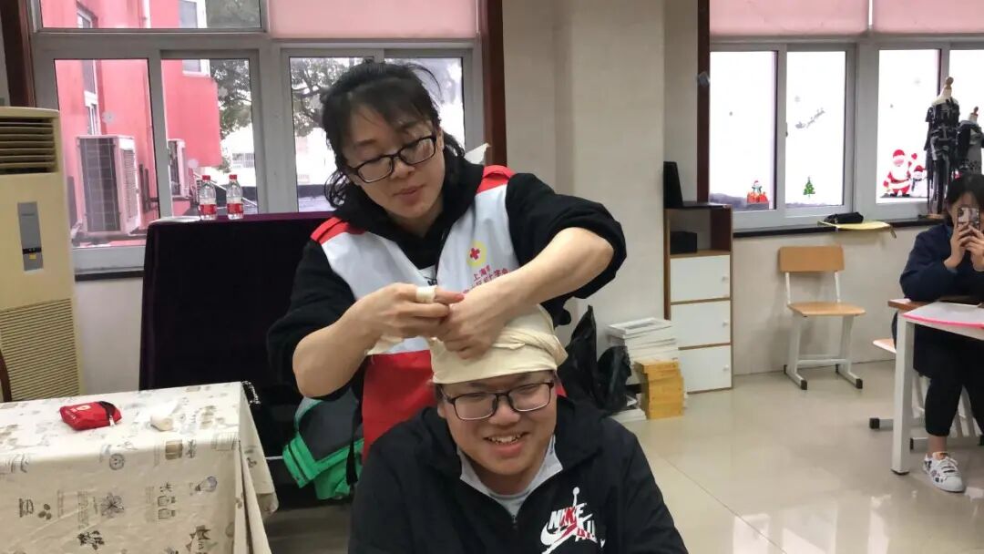 TICC行走世界课程 | 红十字会初级急救培训插图8,香港DSE,ALEVEL,上海国际高中,DSE,DSE考试