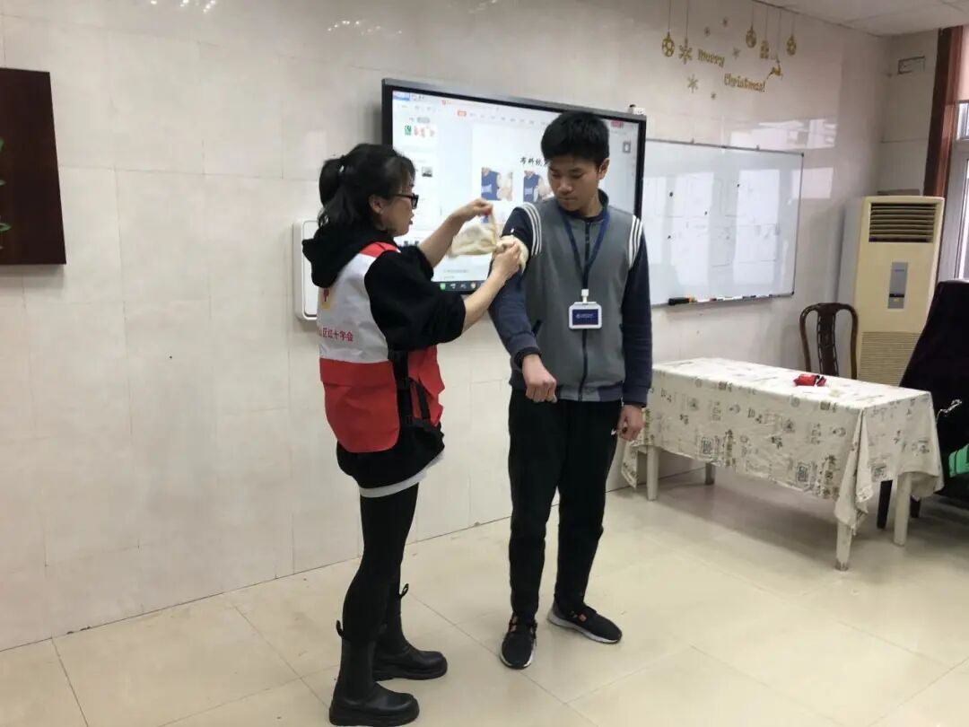 TICC行走世界课程 | 红十字会初级急救培训插图7,香港DSE,ALEVEL,上海国际高中,DSE,DSE考试
